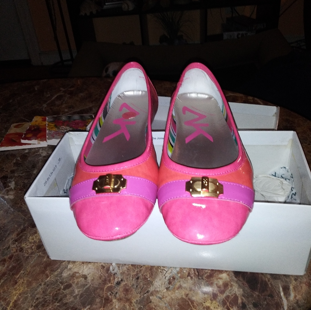 Size 8 women's slip-on